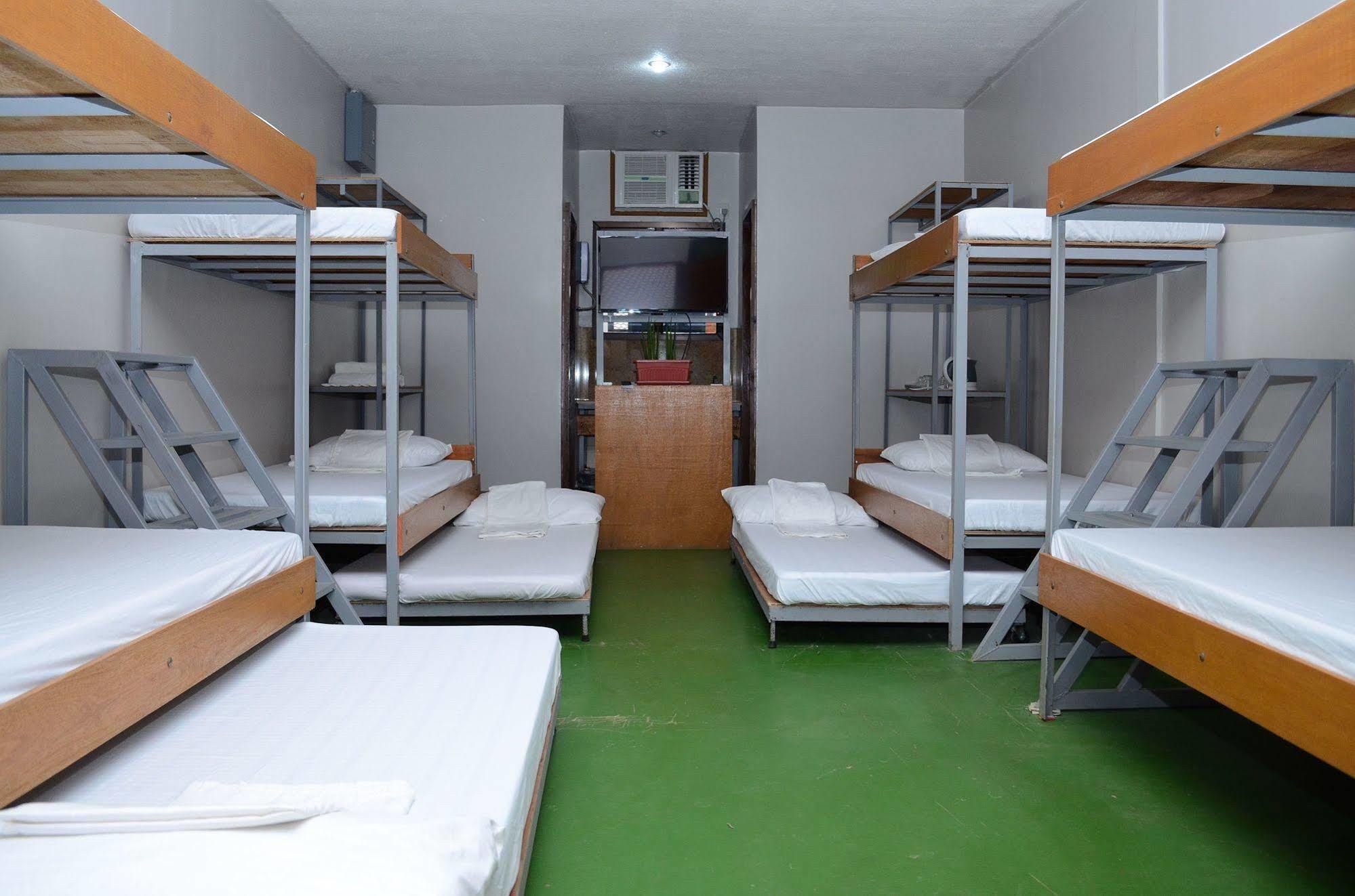 Reddoorz Premium @ Ouan'S The Farm Resort Lucena Exterior photo