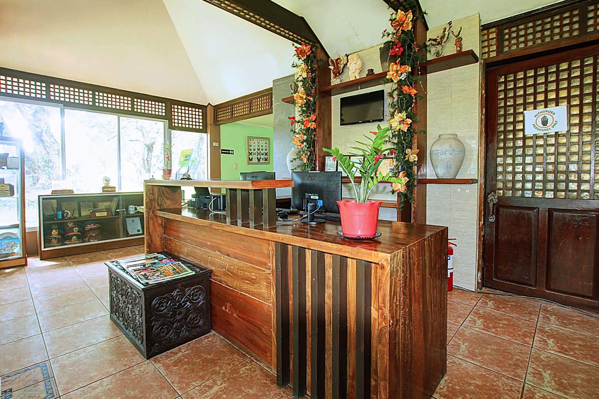 Reddoorz Premium @ Ouan'S The Farm Resort Lucena Exterior photo