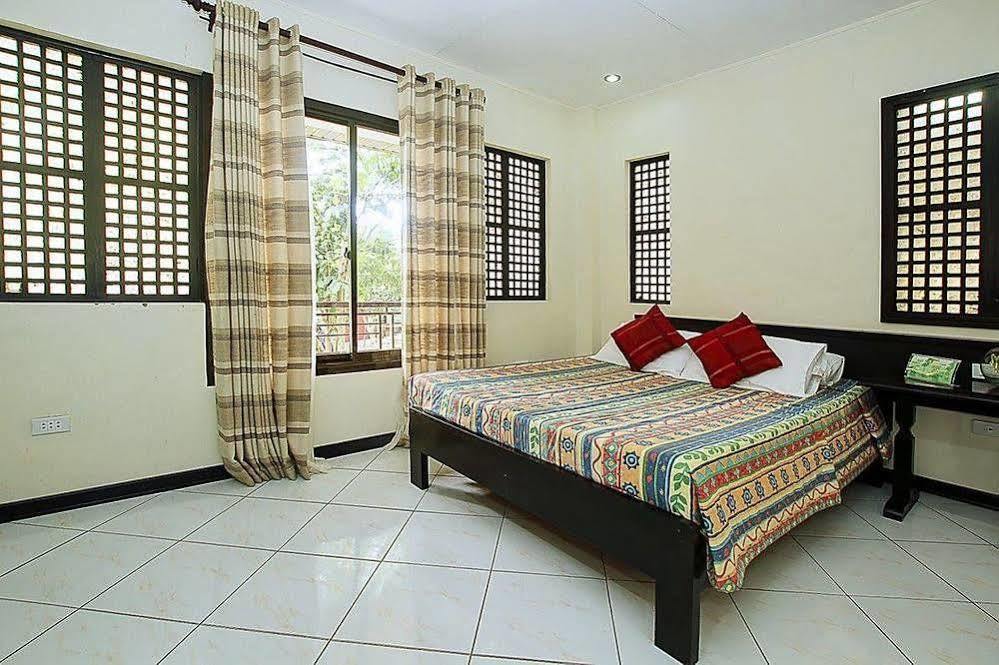 Reddoorz Premium @ Ouan'S The Farm Resort Lucena Exterior photo